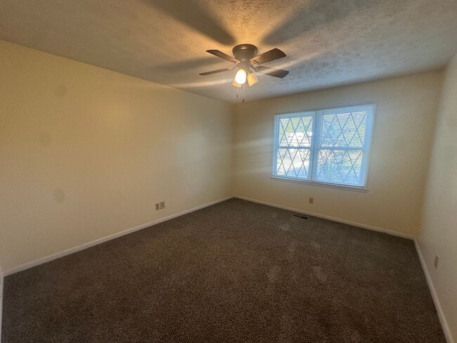 Building Photo - Charming 3 Bedroom, 2 Bathroom Home in Lenlock!