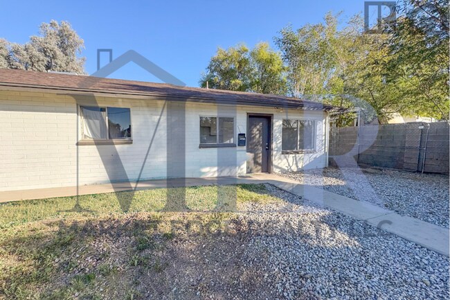 Building Photo - 1Bed/1Bath Apt at 16th St/Thomas Rd! -- NO HOA! FENCED-IN YARD! -- NO APPLICATION FEE!