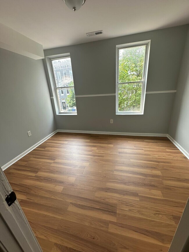 Building Photo - 1332 W Lafayette Ave