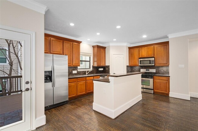 Kitchen 2nd view - 1335 Studer St