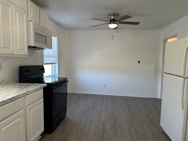 Building Photo - 3 bedroom 2 bath home in Orchard Hill