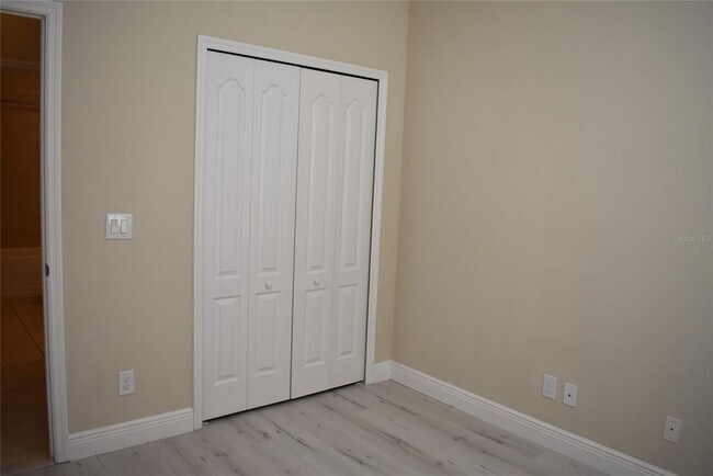 Building Photo - 5060 Creekside Park Ave