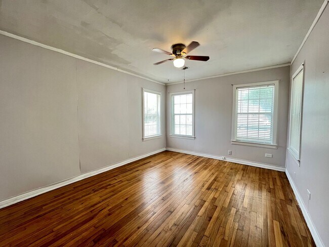 Building Photo - 703 W Olmos Dr