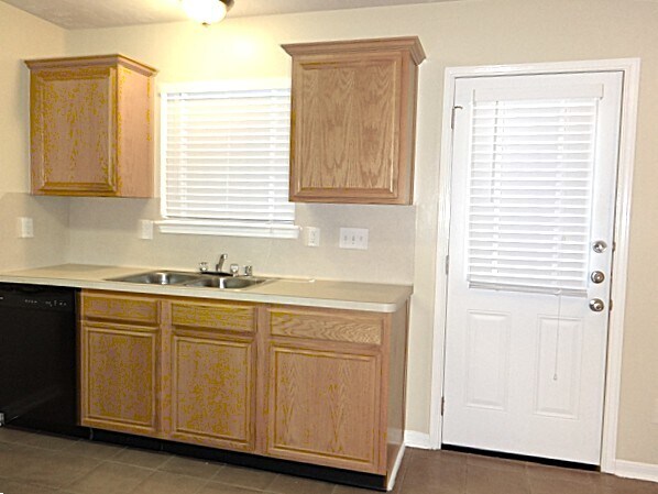 Building Photo - 7010 Durango Dr