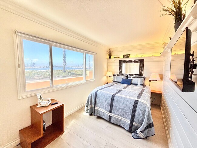 Building Photo - 2524O- Amazing Waterfront | FURNISHED