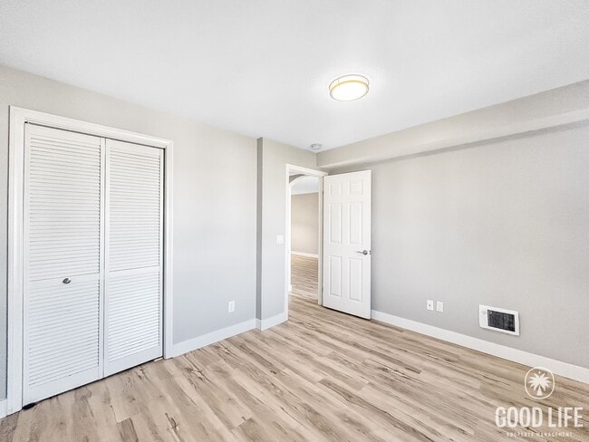 Building Photo - Beautiful 2BD/1BA W/ Updated Kitchen, AC, and In-Unit Laundry in Colina Del Sol!