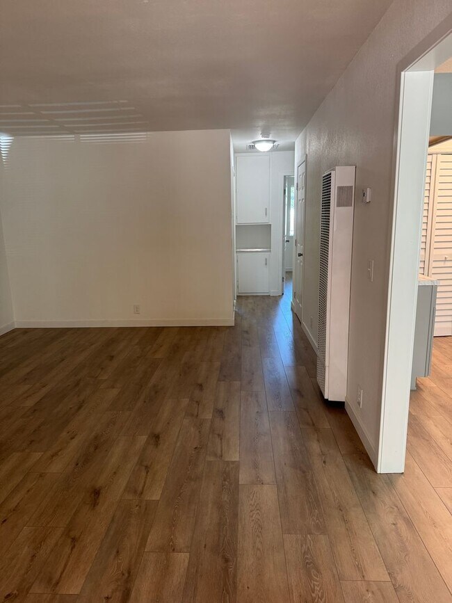 Building Photo - Newly renovated Cottage in Shasta Lake City!