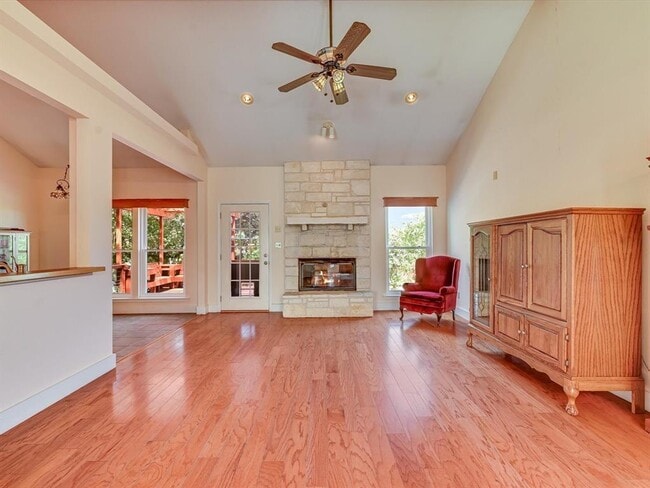 Building Photo - 3 Springwood