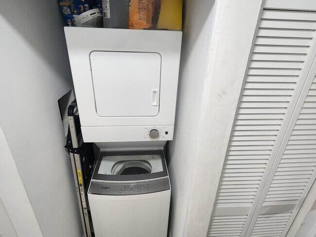 Building Photo - 6013 10th Ave N