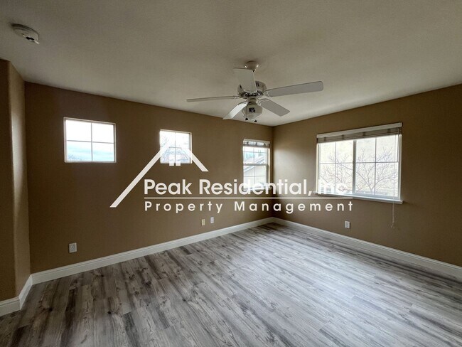 Building Photo - Beautiful Empire Ranch 5bd/3ba Home with 3 Car Garage - Must See