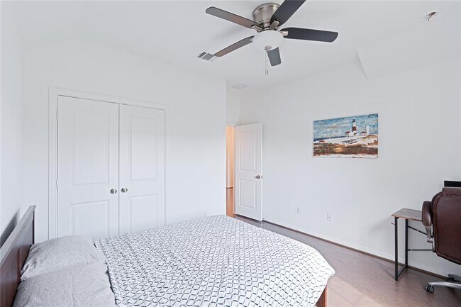 Building Photo - 528 Spurlock Wy