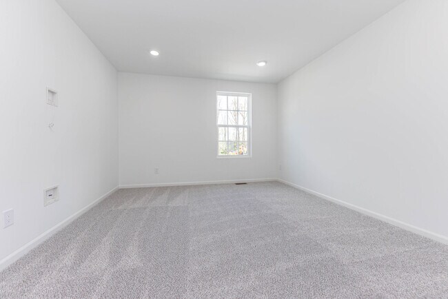 Building Photo - 9268 Hemlock Ln