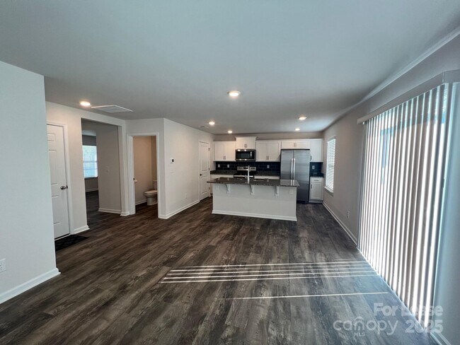 Building Photo - 7868 Whispering Strm Dr