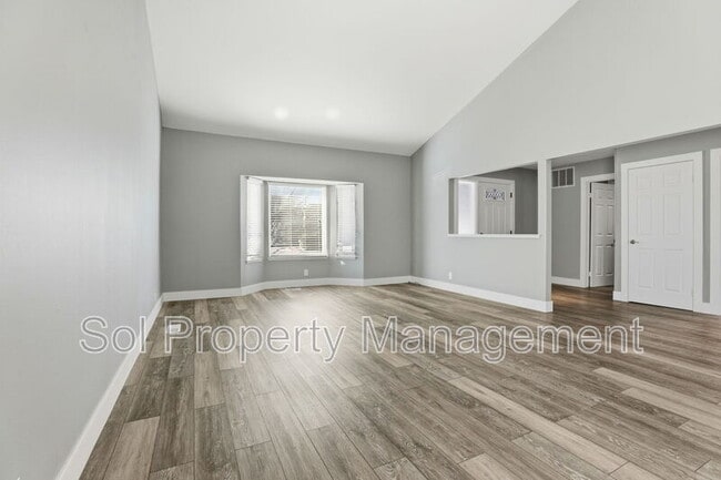 Building Photo - 15120 Venetian Way