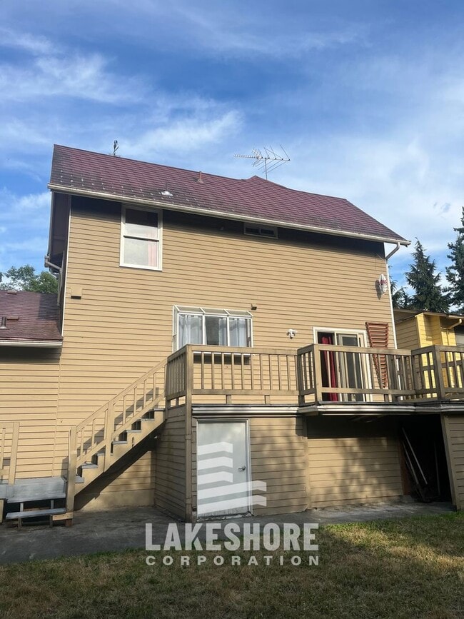 Building Photo - Spacious 4 Bed 3 Bath Lynnwood Home w/ Ful...