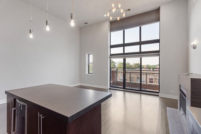 Building Photo - 1412 W Morse Ave