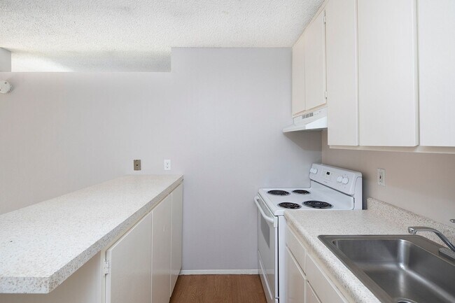 Building Photo - Charming Studio Coming Available in La Mes...