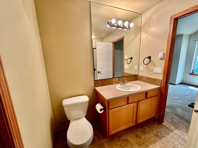 Building Photo - Spacious 2 Bedroom Sagebrook Townhome
