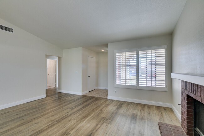 Building Photo - AVAILABLE 1/1/26- Beautiful 3-Bedroom, 2-Bathroom Home in Green Valley