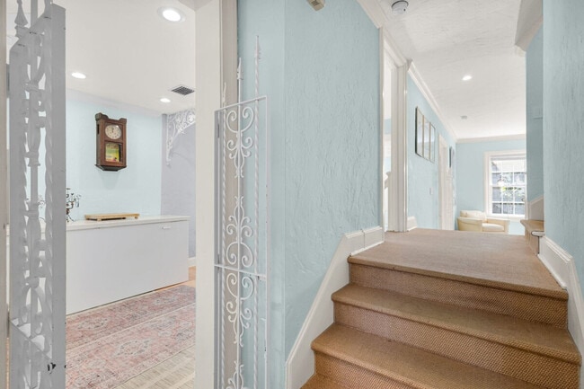 Building Photo - 511 29th St