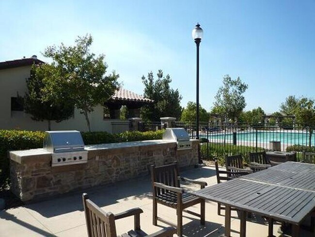 Building Photo - Spacious 4-Bedroom Home with Downstairs Bed/Bath & Full Community Access in Valencia!