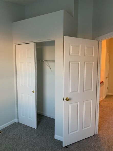 Building Photo - 328 Kestrel Dr