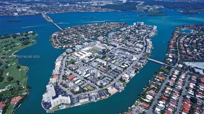 Building Photo - 10070 E Bay Harbor Dr