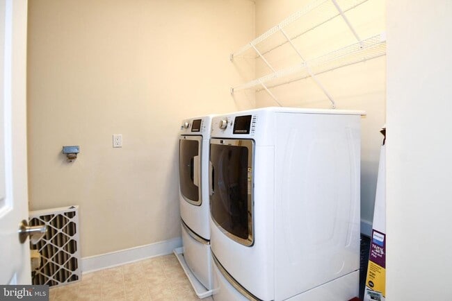 Building Photo - 2305 Main Line Blvd