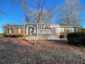 Building Photo - 7162 Everett Dr