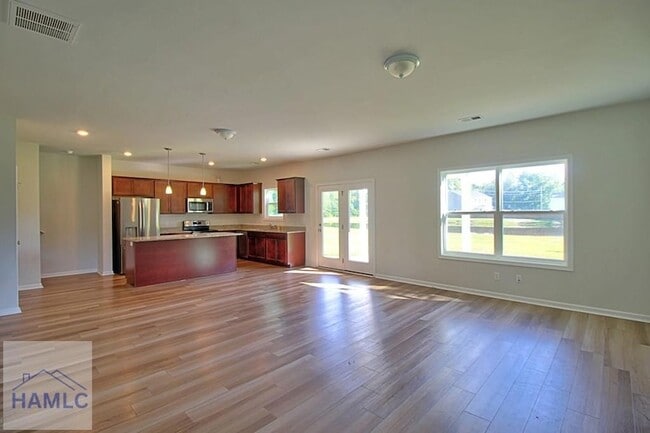 Building Photo - 39 Blueberry Ct NE