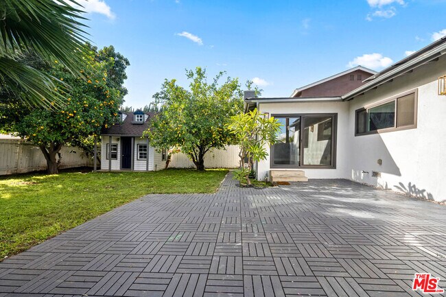 Building Photo - 14034 Valerio St