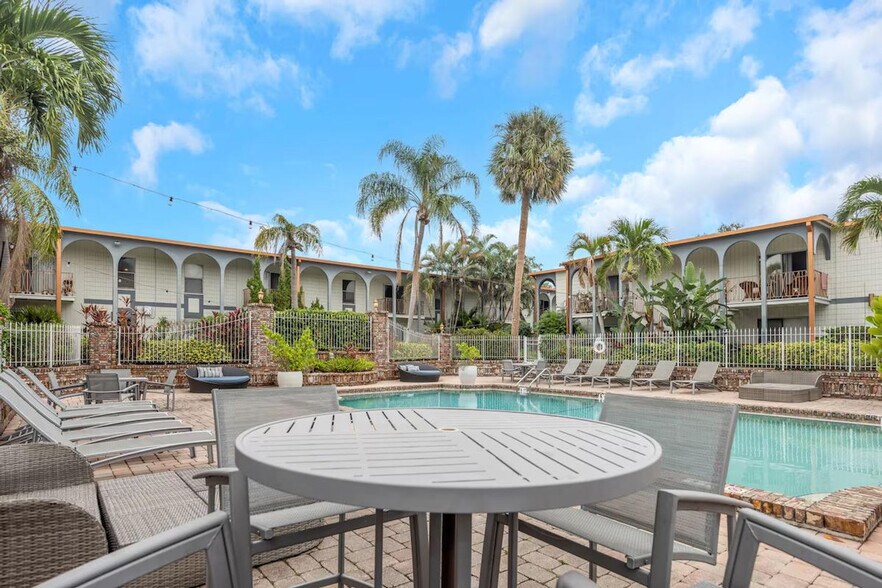 Building Photo - 4301 W Cleveland St