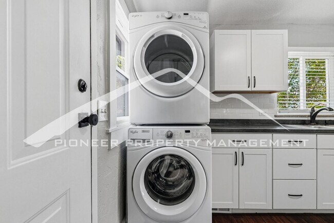 Building Photo - Spacious Home with 2 Kitchens and Central AC