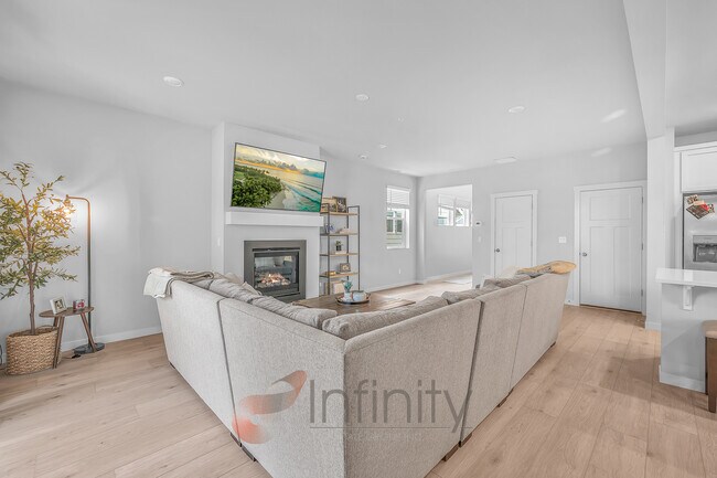 Building Photo - 8943 SW Vermillion Dr