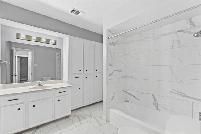 Building Photo - 18318 Mahogany Forest Dr