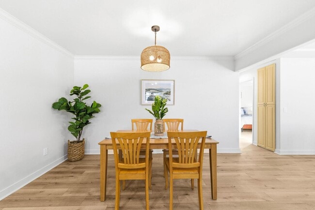 Building Photo - 765 Elkwood Ave