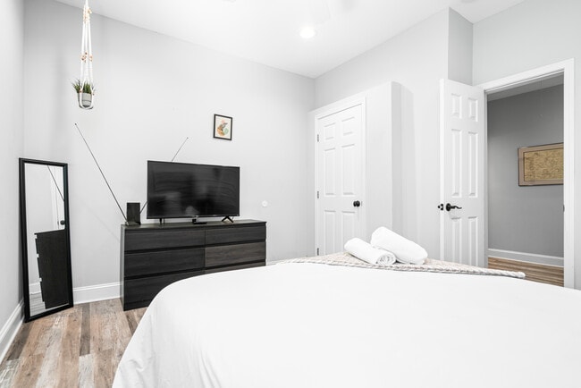 Building Photo - Hapeville - 724B