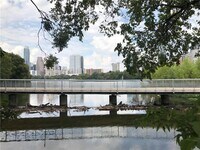 Building Photo - 500 E Riverside Dr