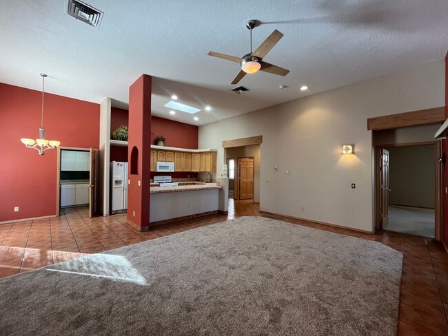 Building Photo - Southwestern 3 Bedroom 2 Bathroom Home In ...