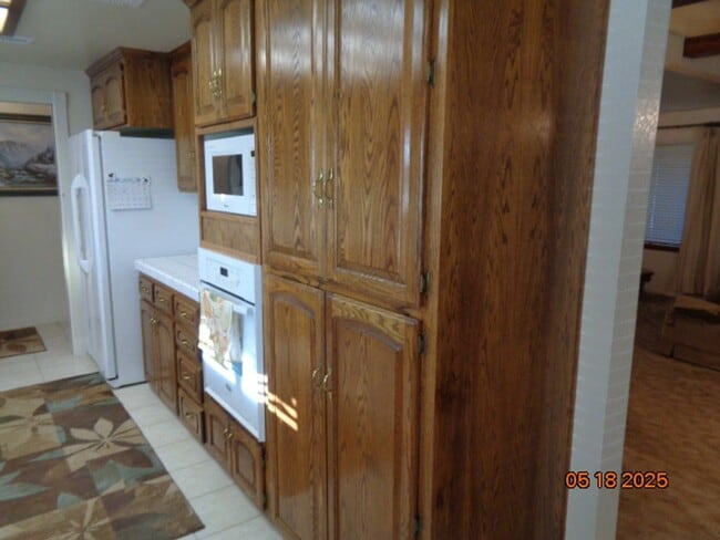 Building Photo - Custom Home in Quartz Hill on a Large Lot