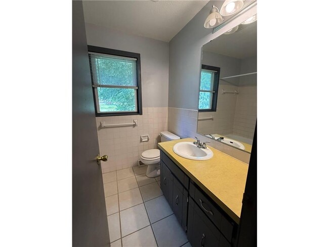 Building Photo - 415 Belle Aire Dr