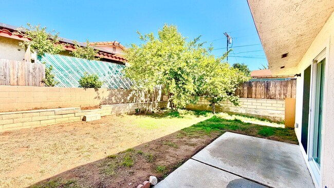 Building Photo - Wonderful Single-Story Home with Remodeled Kitchen and Baths, Fresh Paint, and Minutes to downtow...