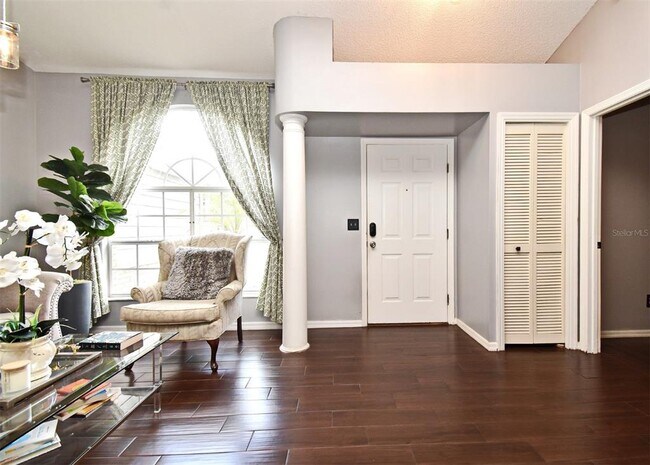 Building Photo - 302 Shadydale Ct