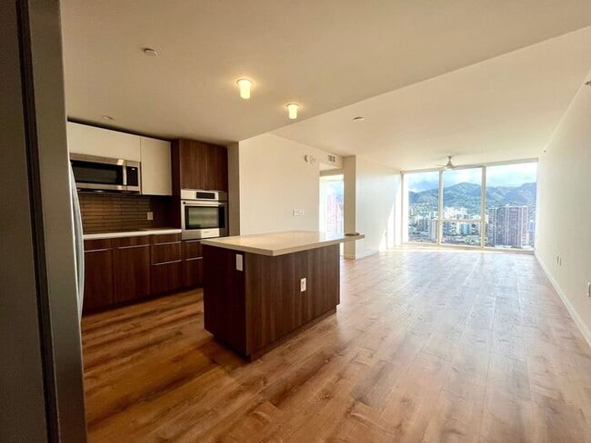 Building Photo - Symphony Honolulu: 2 Bed, 2 Bath w/ 2 Park...