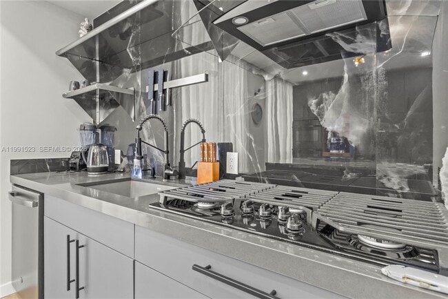 Building Photo - 1055 99th St