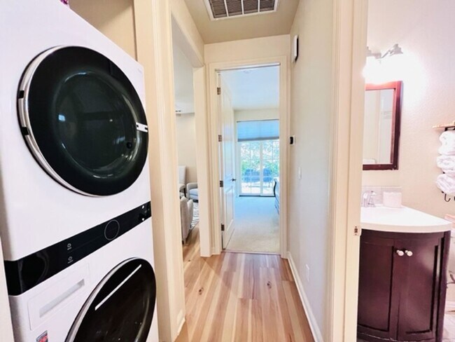 Building Photo - FURNISHED!!! Charming 2BD/1BA Single-Story...