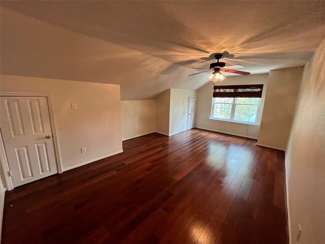 Building Photo - 30 S Rambling Ridge Pl