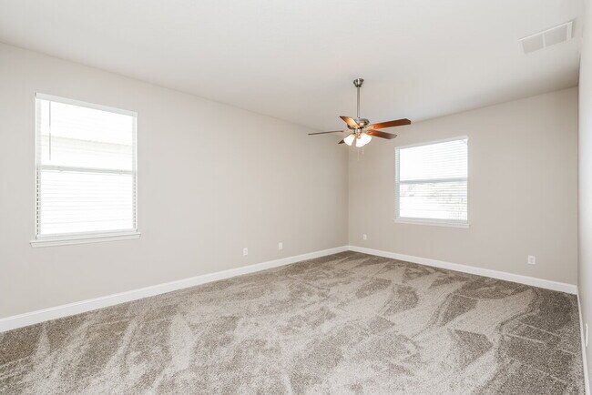 Building Photo - 568 Vista Ridge Dr