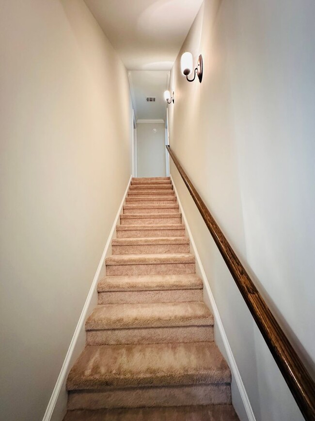 Building Photo - 202 Landings Pointe Ln
