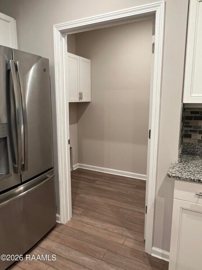 Building Photo - 1521 Camellia Blvd